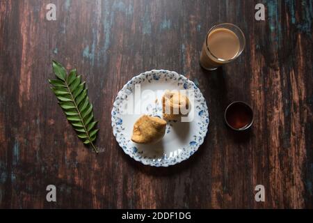 samosa e chai o tè con condimenti Foto Stock