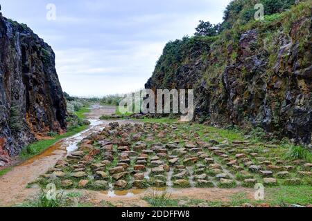 Jinguashi Geopark vicino a Jiufen vecchia strada a Taipei Taiwan, una popolare destinazione turistica e locale Foto Stock