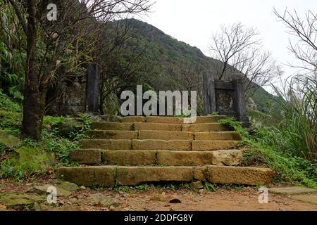 Santuario di Jinguashi vicino alla vecchia strada di Jiufen a Taipei Taiwan, una popolare destinazione turistica e locale Foto Stock