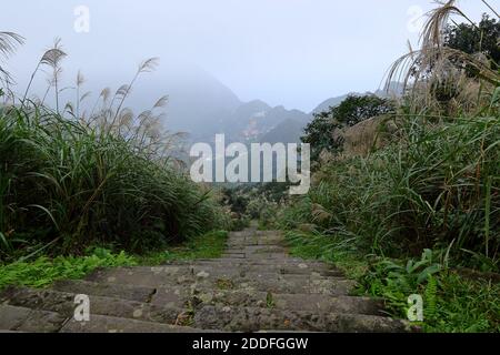 Jinguashi Geopark vicino a Jiufen vecchia strada a Taipei Taiwan, una popolare destinazione turistica e locale Foto Stock