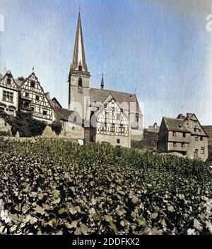 Die Pfarrkirche St Maximin in Klotten an der Mosel, Deutschland 1930er Jahre. St Maximin la chiesa a Klotten sul fiume Mosella, Germania 1930s. Foto Stock