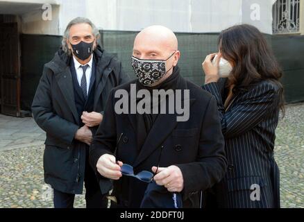 Milano, Italia. 25 Nov 2020. Funerale di Beppe Modenese nella Chiesa di Santa Maria della Passione in via Consevatorio (Milano - 2020-11-25, Maurizio Maule) p.s. la foto e' utilizzabile nel messaggio del contenuto in cui e' stata attaccata, e senza intenzione di diffondere il decoro delle persone presentate Credit: Agenzia indipendente di Foto/Alamy Live Foto Stock