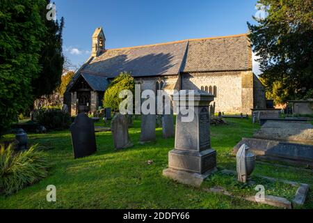 Chiesa parrocchiale e cimitero di Dyserth, Galles del Nord Foto Stock