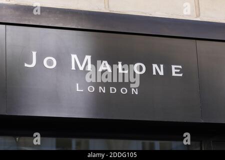 Bordeaux , Aquitaine / Francia - 11 08 2020 : Jo Malone London segno testo e logo davanti boutique uk negozio facciata Foto Stock