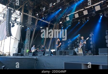 Michael Kilbey comparso con la sua band sul palco principale Al Festival musicale di OnBlackheath 2016 Foto Stock