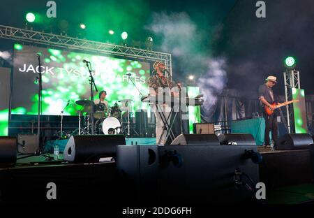 Jack Tyson Charles si esibisce con la sua band, sul palco di ID Mobile all'OnBlackheath Music Festival 2016 Foto Stock