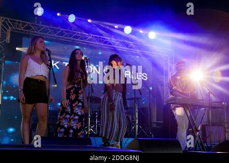 Jack Tyson Charles si esibisce con la sua band, sul palco di ID Mobile all'OnBlackheath Music Festival 2016 Foto Stock