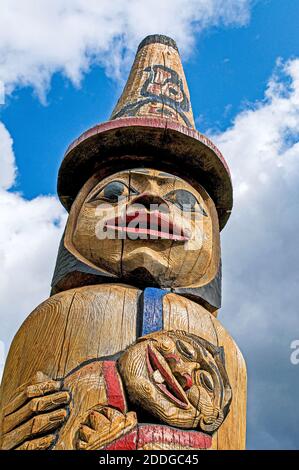 Canadian First Nation scolpito totem pole su Vancouver Island British Columbia Canada.Purpose Foto Stock