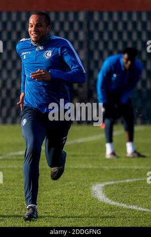 Il Vadis Odjidja-Ofoe di Gent ha ritratto in azione durante un addestramento della squadra belga di calcio KAA Gent, mercoledì 25 novembre 2020, a Gent. Domani Gent wil Foto Stock