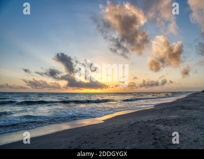 Tramonto sul Golfo del Messico da Sanibel Island Florida Negli Stati Uniti Foto Stock