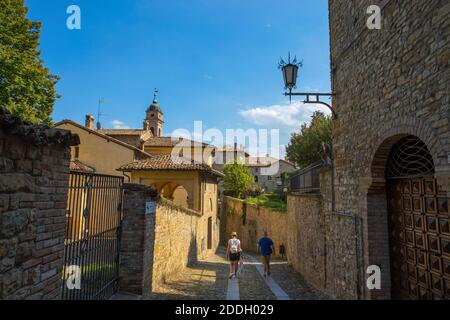 CASTELL' ARQUATO, ITALIA, 25 AGOSTO 2020 - Vista sul borgo medievale di Castell'Arquato, provincia di Piacenza, Emilia Romagna, Italia. Foto Stock