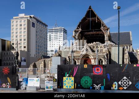 Il terremoto ha danneggiato la Cattedrale di Christchurch del 1904, Christchurch, Nuova Zelanda. In attesa di restauro dopo il terremoto del 2011. Foto Stock