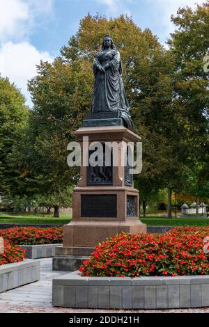 La statua commemorativa in bronzo del 1903 della Regina Vittoria a Christchurch, Nuova Zelanda. Scolpito da Francis John Williamson. Foto Stock