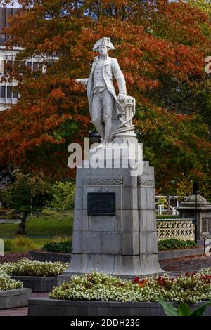 La statua di Cook del 1932 a Victoria Square, Christchurch, Nuova Zelanda. Lo scultore fu William Trethewey. Commemora i 3 viaggi realizzati da James Cook nella Nuova Zelanda. Foto Stock