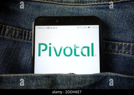 KONSKIE, POLONIA - 21 dicembre 2019: Logo Pivotal Software Inc visualizzato sul telefono cellulare Foto Stock