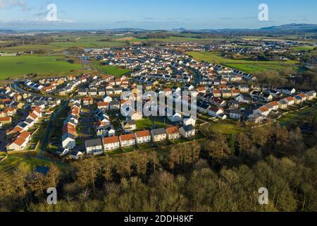 Veduta aerea del villaggio di Calderwood, alla periferia di East Calder, West Lothian, Scozia. Foto Stock