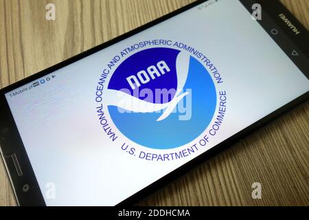 KONSKIE, POLONIA - 21 dicembre 2019: Logo della National Oceanic and Atmospheric Administration visualizzato sul telefono cellulare Foto Stock