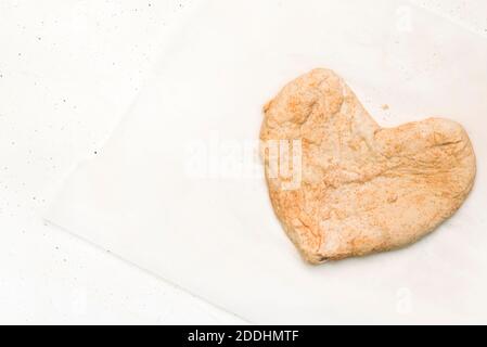 pizza con forma di cuore per san valentino Foto Stock
