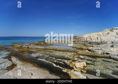 Spiaggia sull'isola di Proizd, mare Adriatico Foto Stock