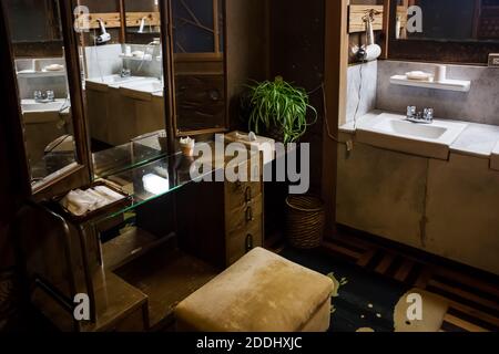 Vista orizzontale di una delle camere da donna retro Fukuzumiro ryokan, Hakone-Yumoto, Hakone, Giappone Foto Stock