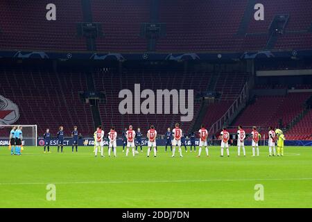 AMSTERDAM, PAESI BASSI - 25 NOVEMBRE: 1 minuto di silenzio di Diego Armando Maradona durante la partita della UEFA Champions League tra Ajax e Midtjylland alla Johan Cruijff Arena il 25 novembre 2020 ad Amsterdam, Paesi Bassi (Foto di Gerrit van Keulen/Orange Pictures) Foto Stock