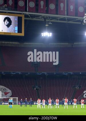 AMSTERDAM, PAESI BASSI - 25 NOVEMBRE: 1 minuto di silenzio di Diego Armando Maradona durante la partita della UEFA Champions League tra Ajax e Midtjylland alla Johan Cruijff Arena il 25 novembre 2020 ad Amsterdam, Paesi Bassi (Foto di Gerrit van Keulen/Orange Pictures) Foto Stock