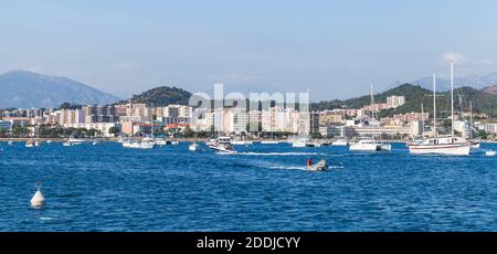 Ajaccio, Francia - 29 giugno 2015: Porto turistico di Ajaccio in giornata di sole, la capitale della Corsica Foto Stock