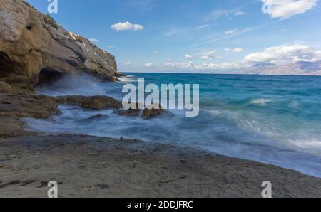 Tramonto spettacolare sulla spiaggia di Matala, Creta meridionale, Grecia. Foto Stock