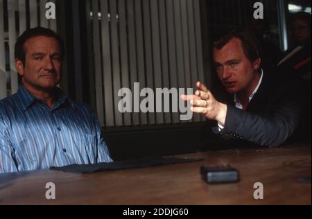 ROBIN WILLIAMS, regista CHRISTOPHER NOLAN, 'Insomnia' (2002) Photo credit: Warner Bros. / The Hollywood Archive / file Reference N. 34078-0150FSTHA Foto Stock