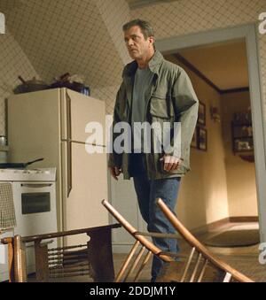 Mel Gibson, 'Signs' (2002) Photo credit: Touchstone / The Hollywood Archive / file Reference N. 34078-0326FSTHA Foto Stock