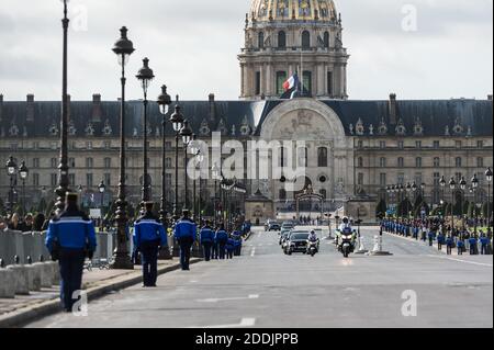 Il cuore che trasporta la bara dell'ex presidente francese Jacques Chirac lascia l'Invalides (Hotel des Invalides) per la chiesa di Saint-Sulpice a Parigi per il servizio funebre il 30 settembre 2019. L'ex presidente francese Jacques Chirac morì il 26 settembre 2019 all'età di 86 anni. Foto di Daniel Derajinski/ABACAPRESS.COM Foto Stock