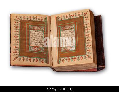 Il Corano antico santo arabo anche romanizzato Corano o Corano, è il testo religioso centrale dell'Islam. Libro antico con colorazione a mano in oro. Immagine visualizzata Foto Stock