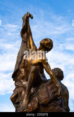 Oregon, Illinois / Stati Uniti - 23 novembre 2020: I sentieri della convinzione, le orme di fate scultura in Mix Park in un bel pomeriggio. Foto Stock