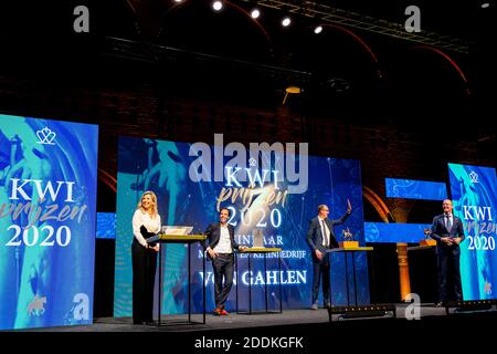 Amsterdam, Paesi Bassi. 25 Nov 2020. La regina Maxima dei Paesi Bassi partecipa alla presentazione dei vincitori del premio King Willem i per imprenditori al Beurs van Berlage il 25 novembre 2020 ad Amsterdam, Paesi Bassi. Credit: Patrick van Katwijk/ |/dpa/Alamy Live News Foto Stock