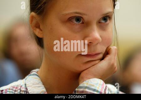 L'attivista svedese per i cambiamenti climatici Greta Thunberg testimonia di un'audizione del Congresso su "voci alla guida della prossima generazione sulla crisi globale del clima" a Capitol Hill, a Washington, il 18 settembre 2019. Mentre Thunberg è a Washington, gli sciatori dimostreranno anche al di fuori della Casa Bianca e del Congresso, incontrando i membri del Congresso, e parlando di contenzioso federale in corso che richiederebbe agli Stati Uniti di affrontare la crisi climatica. Foto di Yuri Grippas/ABACAPRESS.COM Foto Stock