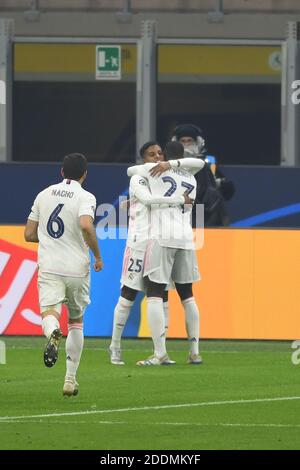 Milano, Italia. 25 Nov 2020. Rodygo Silva de Goes (Real Madrid)Ferland Mendy (Real Madrid) festeggia dopo aver segnato il secondo goal della sua squadra durante la partita della UEFA Champions League tra Inter 0-2 Real Madrid allo stadio Giuseppe Meazza il 25 novembre 2020 a Milano, Italia. (Foto di Maurizio Borsari/AFLO Foto Stock