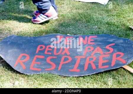 Manifesti durante il clima marcia che ha riunito quasi 5,000 persone a Strasburgo, Francia, il 21 settembre 2019. Questo incontro mira a chiedere al governo francese che vengano adottate misure concrete di fronte al cambiamento climatico. Foto di Nicolas Roses/ABACAPRESS.COM Foto Stock