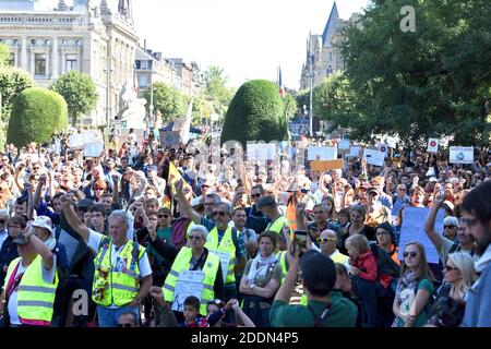Manifesti durante il clima marcia che ha riunito quasi 5,000 persone a Strasburgo, Francia, il 21 settembre 2019. Questo incontro mira a chiedere al governo francese che vengano adottate misure concrete di fronte al cambiamento climatico. Foto di Nicolas Roses/ABACAPRESS.COM Foto Stock