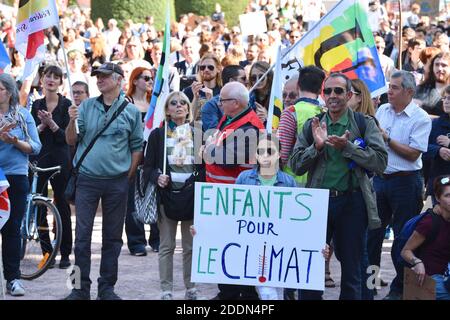 Manifesti durante il clima marcia che ha riunito quasi 5,000 persone a Strasburgo, Francia, il 21 settembre 2019. Questo incontro mira a chiedere al governo francese che vengano adottate misure concrete di fronte al cambiamento climatico. Foto di Nicolas Roses/ABACAPRESS.COM Foto Stock