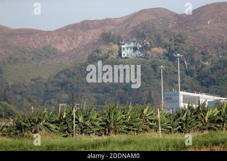 LOK ma Chau polizia stazione, collina, e Boundary Crossing Point, (guardando a nord-est da San Tin), New Territories, Hong Kong 12 gennaio 2020 Foto Stock