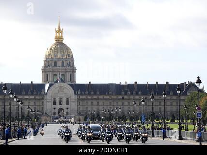 Il cuore che trasporta la bara dell'ex presidente francese Jacques Chirac lascia l'Invalides (Hotel des Invalides) per la chiesa di Saint-Sulpice a Parigi, in Francia, per il servizio funebre il 30 settembre 2019. L'ex presidente francese Jacques Chirac morì il 26 settembre 2019 all'età di 86 anni. Foto di ABACAPRESS.COM Foto Stock