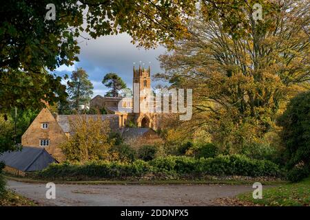 Balscote villaggio in autunno. Balscote, Oxfordshire, Inghilterra Foto Stock