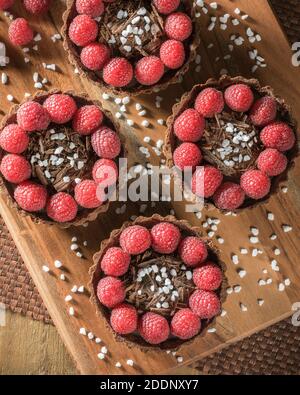 Crostate di cioccolato e lamponi Foto Stock