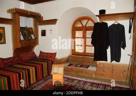 Interno della cella monastica del monastero di Rila - il sito cristiano più notevole in Bulgaria. Foto Stock