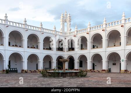 Cortile del monastero di San Felipe de Neri a Sucre, Bolivia Foto Stock