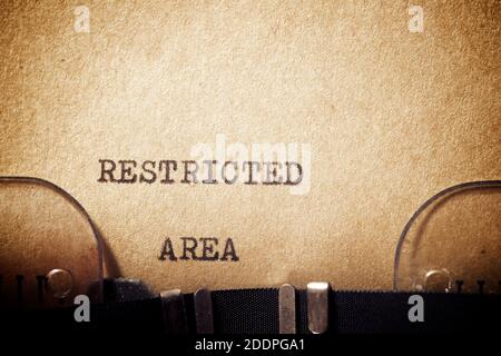 Frase di area riservata scritta con una macchina da scrivere. Foto Stock