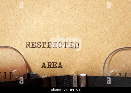Frase di area riservata scritta con una macchina da scrivere. Foto Stock