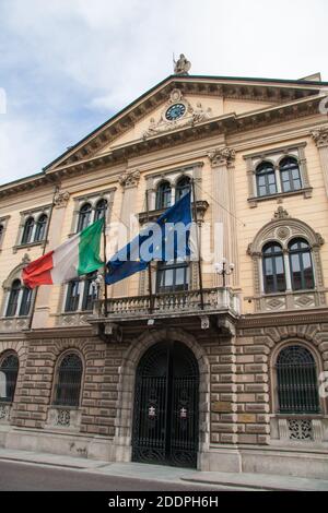 Cuneo, Piemonte, Italia 27 marzo 2010: Prefettura nel centro di Cuneo Italia. L'architettura è in stile neoclassicismo. Foto Stock