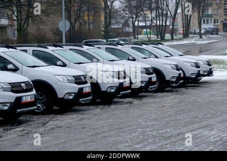 Le auto postali lituane si allineano nel municipio. Kedainiai Foto Stock