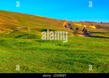 Gruppo di quad sulle colline Foto Stock